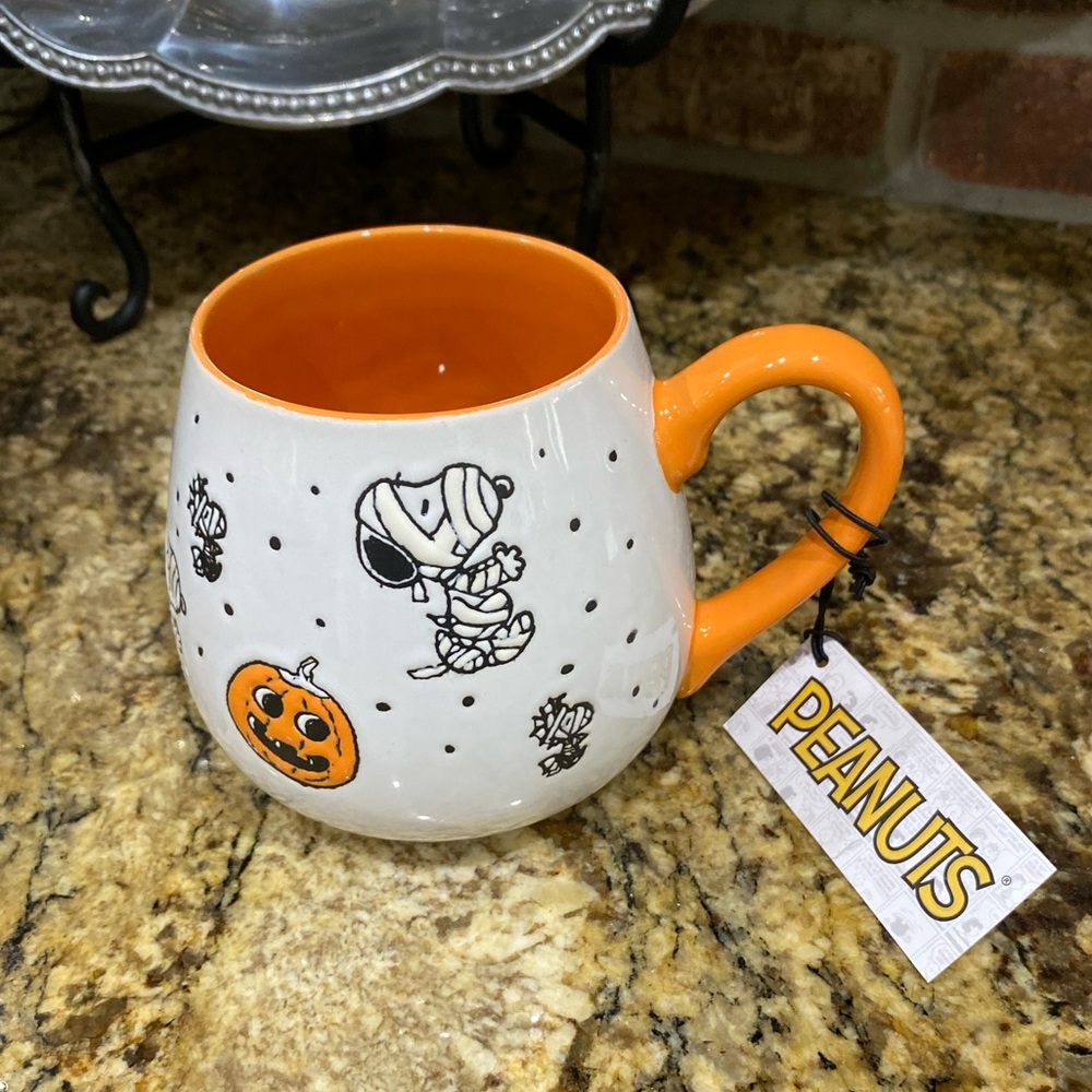 Peanuts egg shaped polka dot snoopy and woodstock mummy mug- halloween Brand new